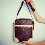 Replica Louis Vuitton Monogram Canvas Shoulder Bag M16116 VS03340