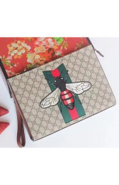 Best Gucci GG Supreme Clutch Bag with Bee 433665 VS01654