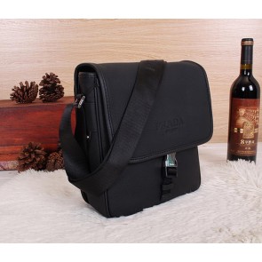 Imitation Prada Original Grainy Leather Messenger Bag VA0770 Black VS01067